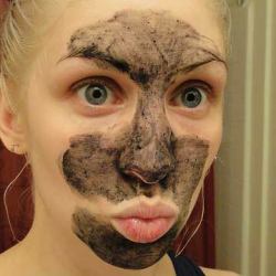 Product featured is a pore-cleansing face mask called 'Dark Angels' from the shop Lush.