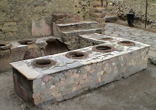The thermopolium, a hot food shop