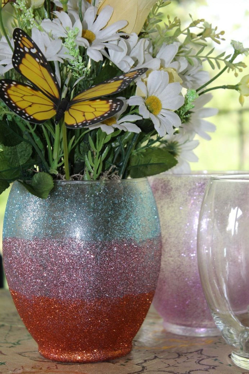 how-to-make-your-own-glitter-vase