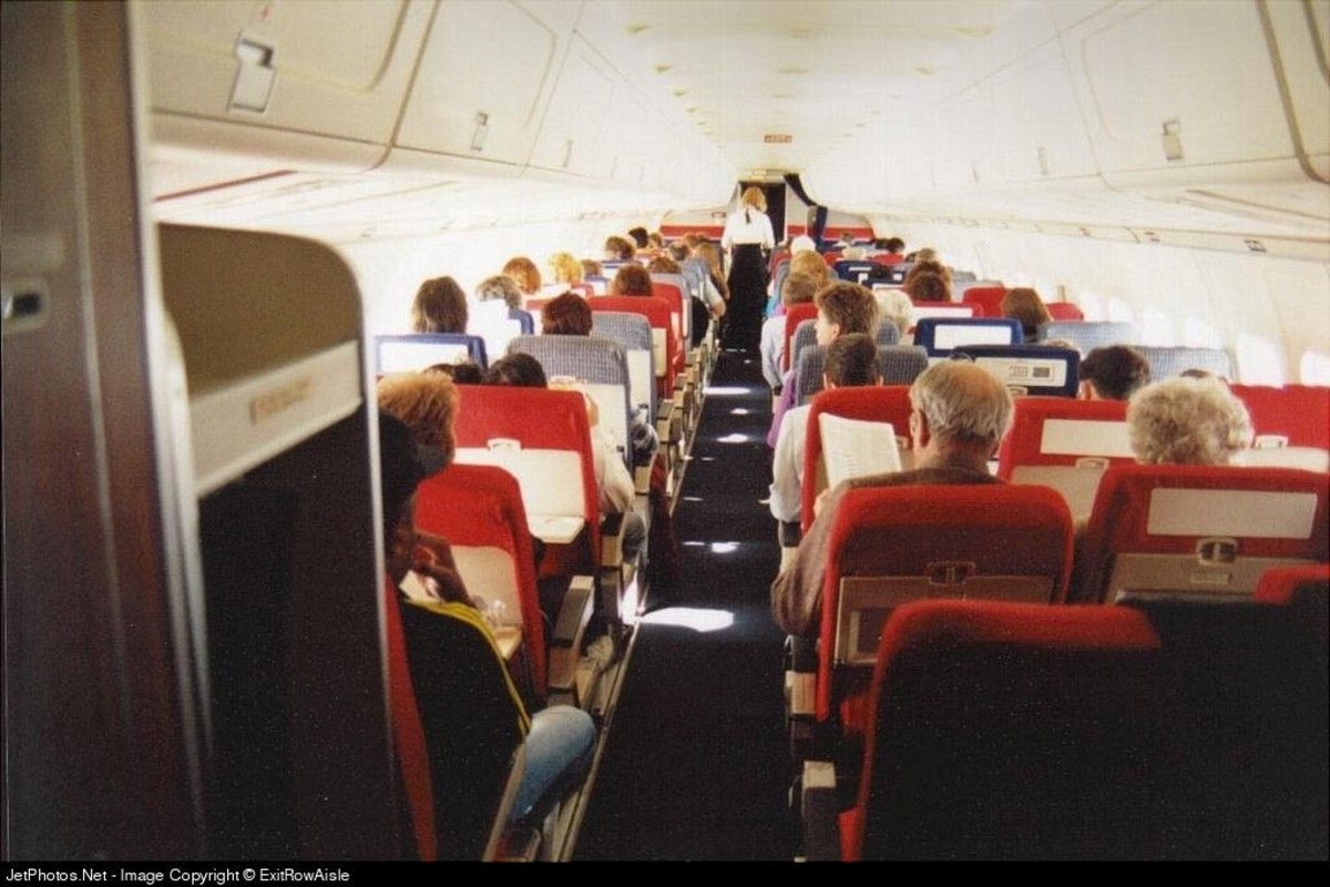 DC-9 Interior. 2 on left, 3 on right