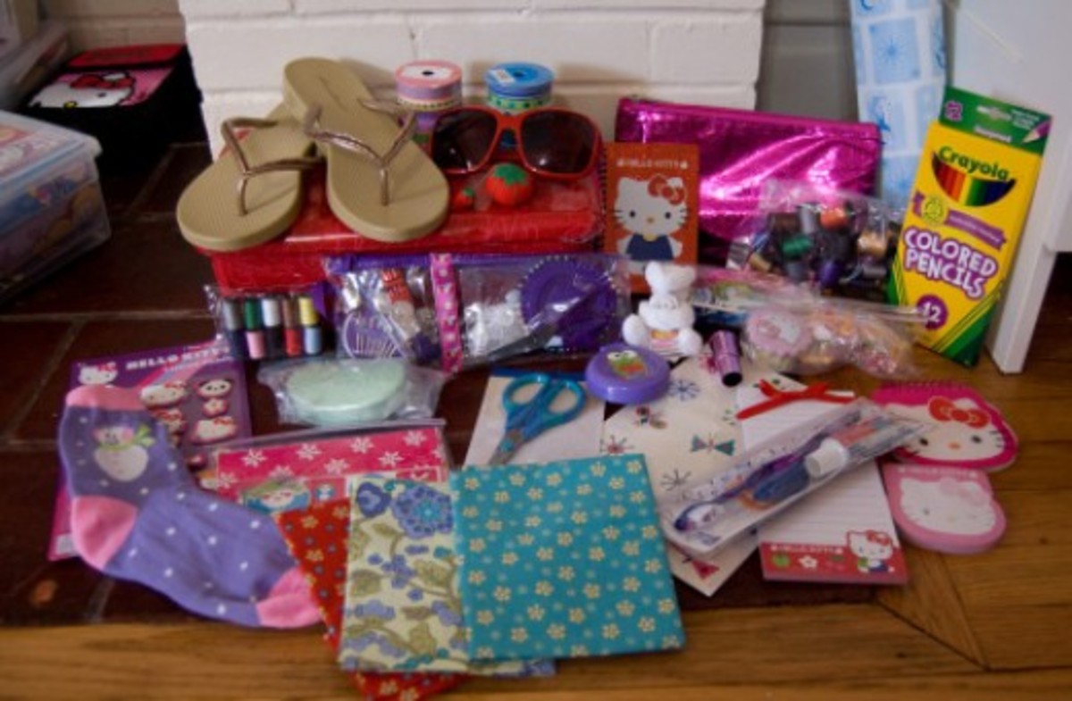 Operation Christmas Child: Life-Changing Shoebox Ideas for a 10-14 Girl | Holidappy
