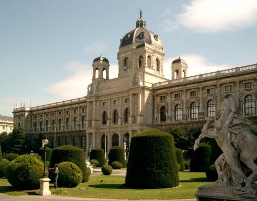 Kunsthistorisches Museum at Maria-Theresa-Square
