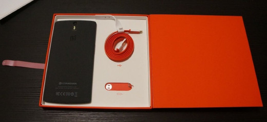 OnePlus One package is simple.