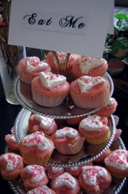 Eat Me Cupcakes by Eleasa